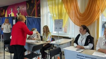 Вот так бодро и активно прошло открытие одного из избирательных участков в Луганске!