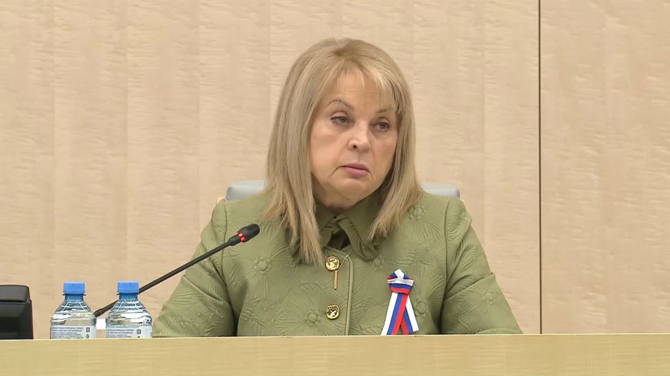 БПЛА кружит над избирательным участком в ЛНР, люди не могут выйти из здания, сообщила глава ЦИК РФ Элла Памфилова в ходе брифинга в информационном центре комиссии