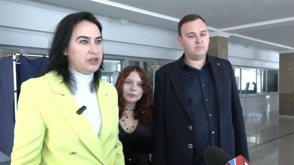 Глава города Луганска Яна Пащенко: луганчане проявляют большую активность на голосовании