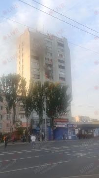 В Луганске загорелась квартира в многоэтажном доме