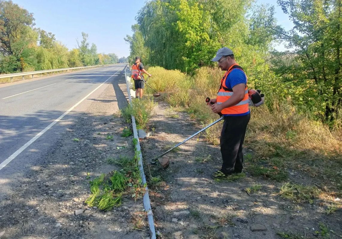 На трассе Успенка — Антрацит привели в порядок 25 остановок