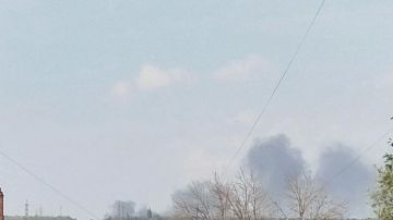 За Камбродом в Луганске наблюдают черный столб дыма