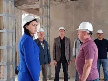 В здании ДК имени Ленина кипит работа