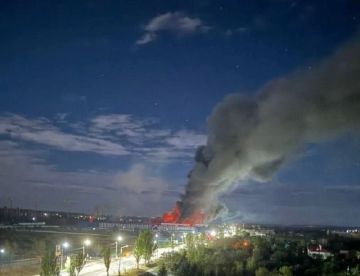 ВСУ нанесли удар по строительному гипермаркету "Стройцентр" в Луганске (бывший "Эпицентр")