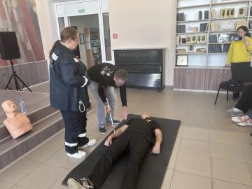 Специалист Луганского центра медицины катастроф провела мастеркласс по первой помощи для людей с нарушениями зрения