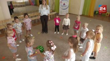 Воспитатели: люди, которые встречают детство