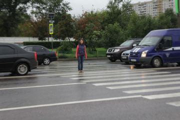 В ЛНР ловят на зебре нерадивых пешеходов и водителей