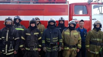 Спасатели эвакуировали четверых детей из задымлённого подъезда в Молодогвардейске