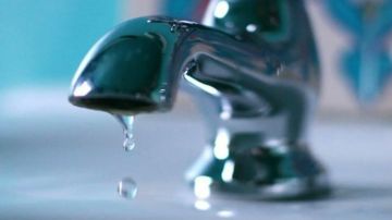 Юг Луганска временно переводят на подачу воды по графику