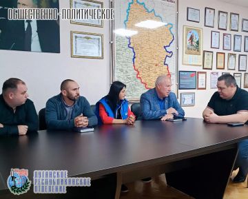 25 сентября в Ровеньках состоялась рабочая встреча, посвящённая вопросам патриотического воспитания, сохранения исторической памяти и поддержки ветеранов