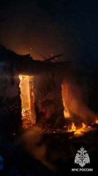 Ночной пожар в безлюдном месте: в Марьевке огонь уничтожил дом и хозпостройку