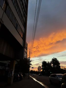 Небо в Луганске сейчас!. Красота А завтра, похоже, будет ветрено