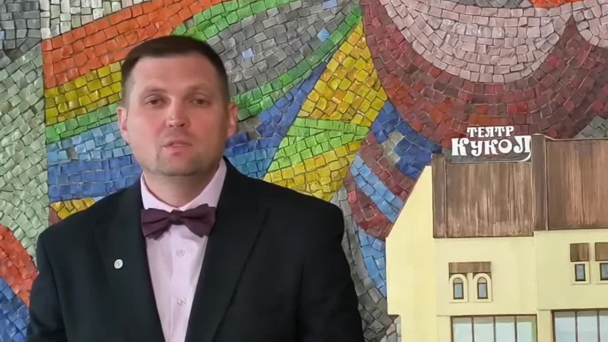 Луганский республиканский академический театр кукол присоединился к акции #МыДома