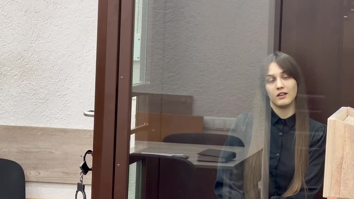 В ЛНР студентку приговорили к 12 годам лишения свободы за госизмену В 2024 году девушка через мессенджер установила сотрудничество с представителем СБУ. Ему она передавала сведения о военнослужащих и сотрудниках...
