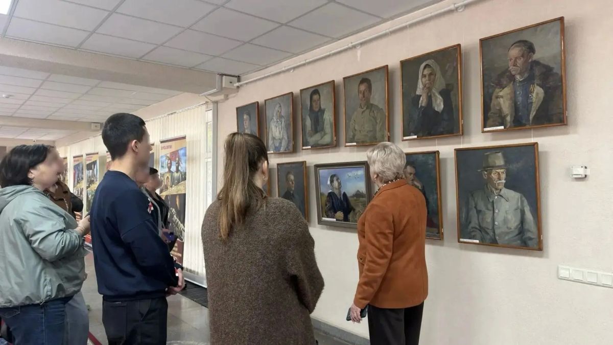 Сотрудники УФСИН России по ЛНР почтили память молодогвардейцев
