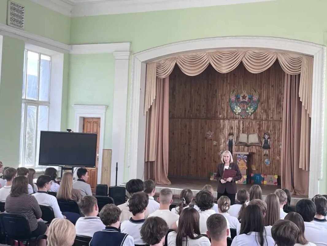 Инна Швенк: В ГБОУ ЛНР «ЛС Школа №5 имени В.И. Даля» прошла родительская гостиная: «Подросток в соцсети: как избежать мошенников и кибербуллинга»