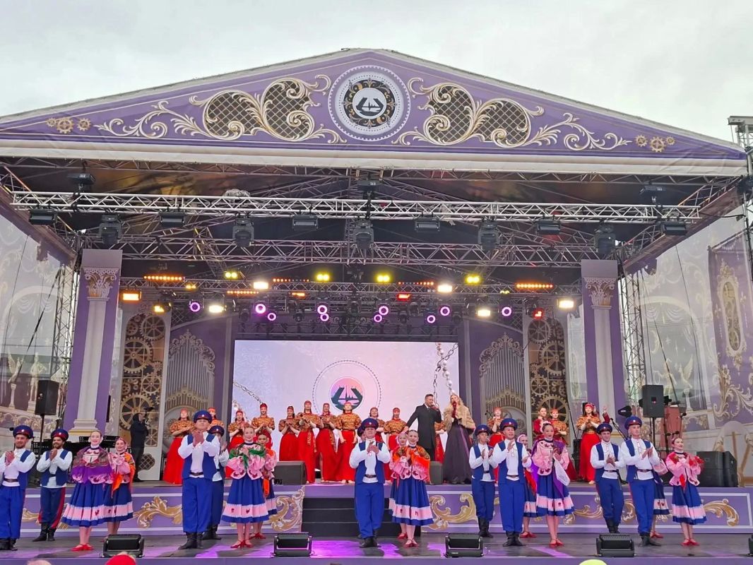 Луганчане приняли участие в VI фестивале «Серебряное ожерелье» в Санкт-Петербурге