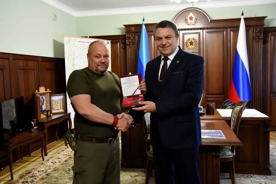 Вернул к жизни свой родной город, а сейчас содействует армии: История Героя ЛНР