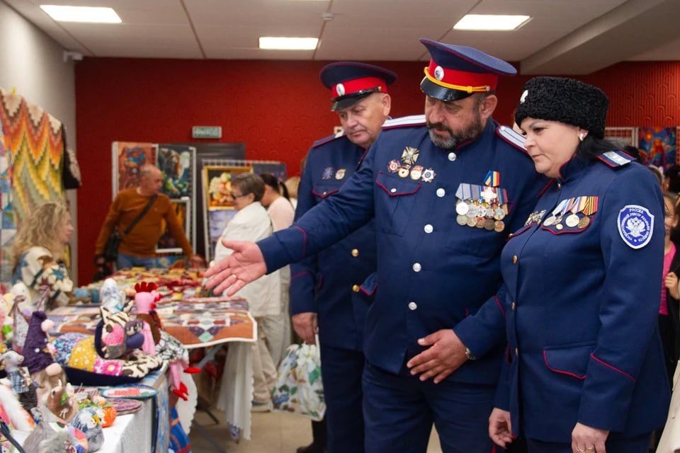 Праздник с историей длиной в три века: в Станице Луганской отпраздновали день поселка