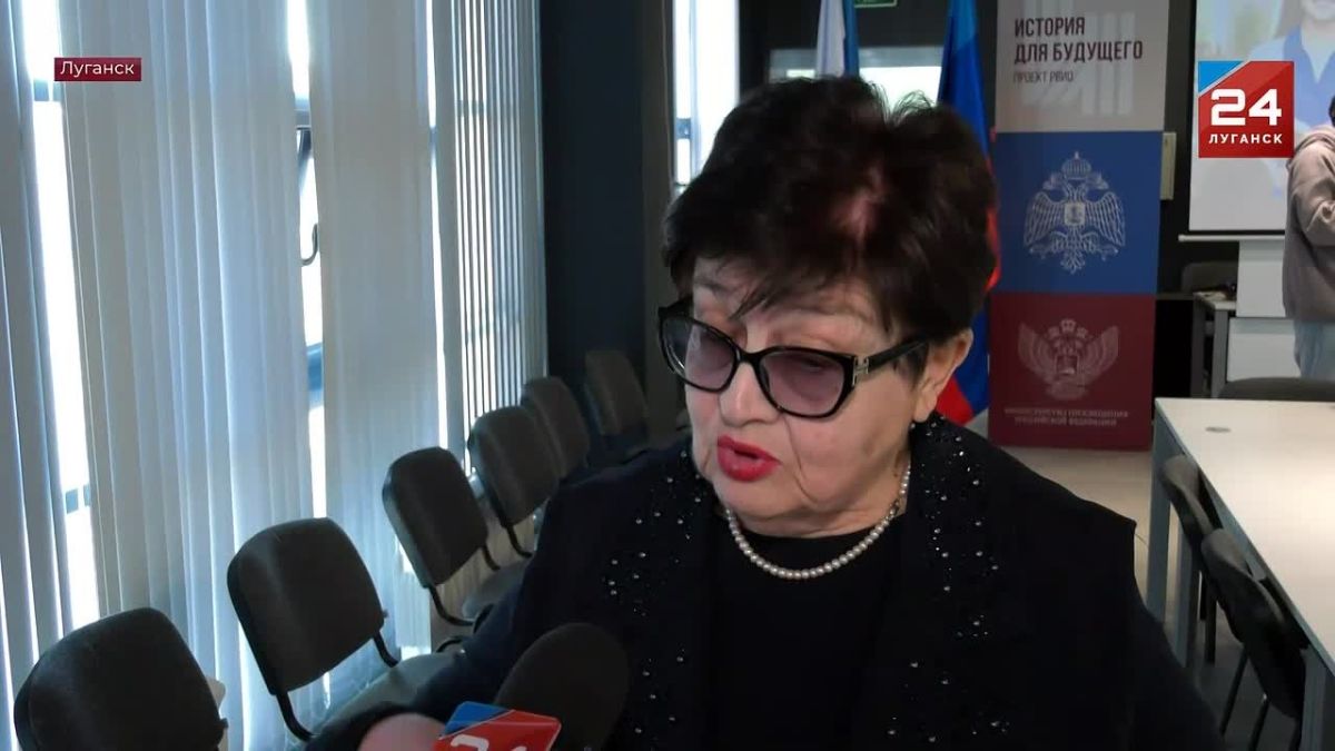 Они становятся первыми проводниками в жизнь, опорой и примером для каждого ребёнка: День учителя отмечают сегодня в стране