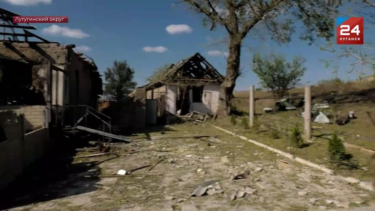 Крыша обрушилась, а под ногами – обугленная древесина: в Успенке Лутугинского округа украинские БПЛА атаковали жилой дом