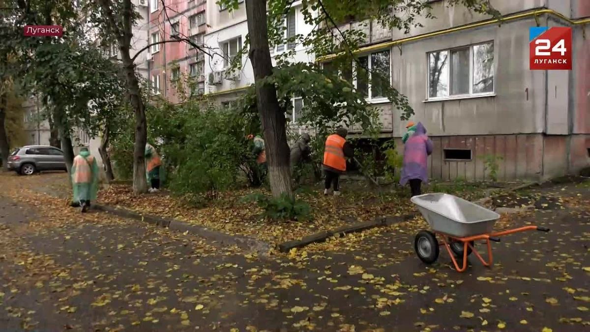 Целый семейный подряд трудится над восстановлением одного из многоквартирных домов Луганска