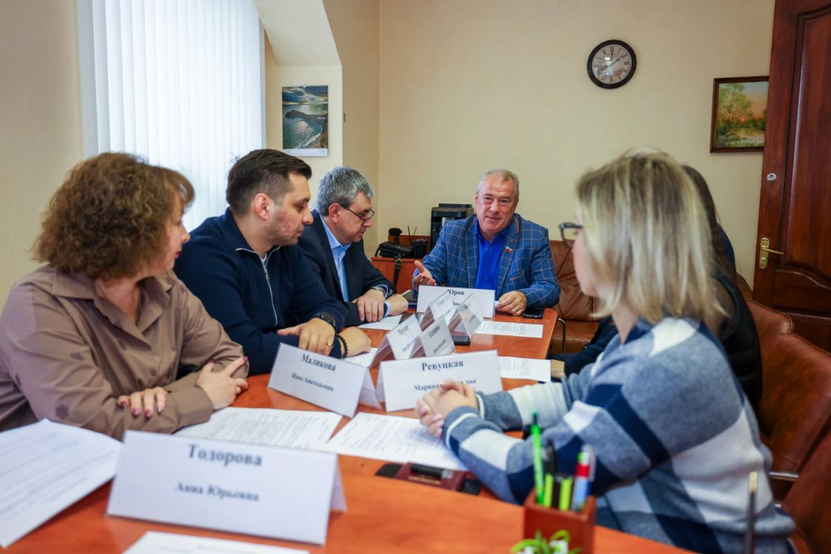 На данный момент архивная служба располагает боле чем двумя с половиной тысячами архивных документов о защитниках республики – Юрий Юров
