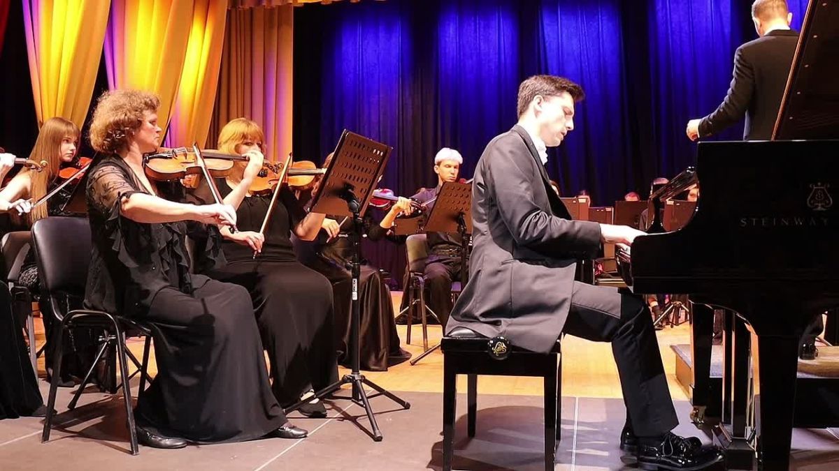 В Концертном зале «Унион» имени Т.Н. Хренникова в Липецке Академический симфонический оркестр Луганской республиканской академической филармонии представил совместную программу с пианистом Николаем Кузнецовым