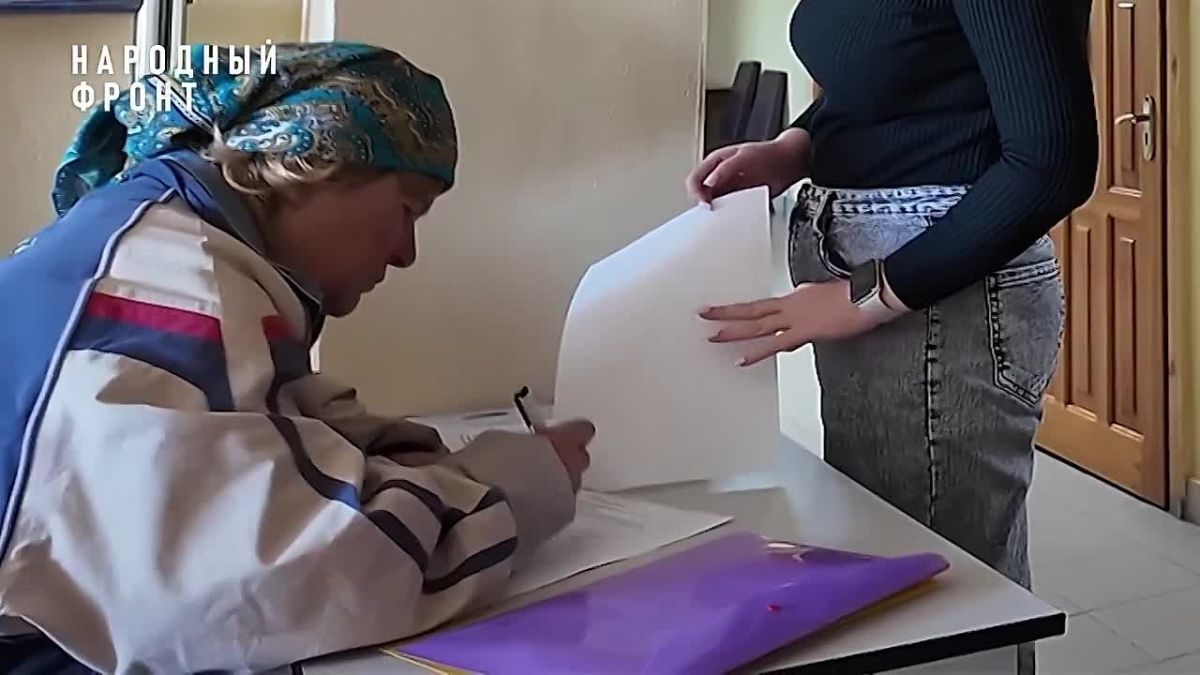 Жительница Болотенного оформила земельный участок при содействии Народного фронта и Росреестра ЛНР