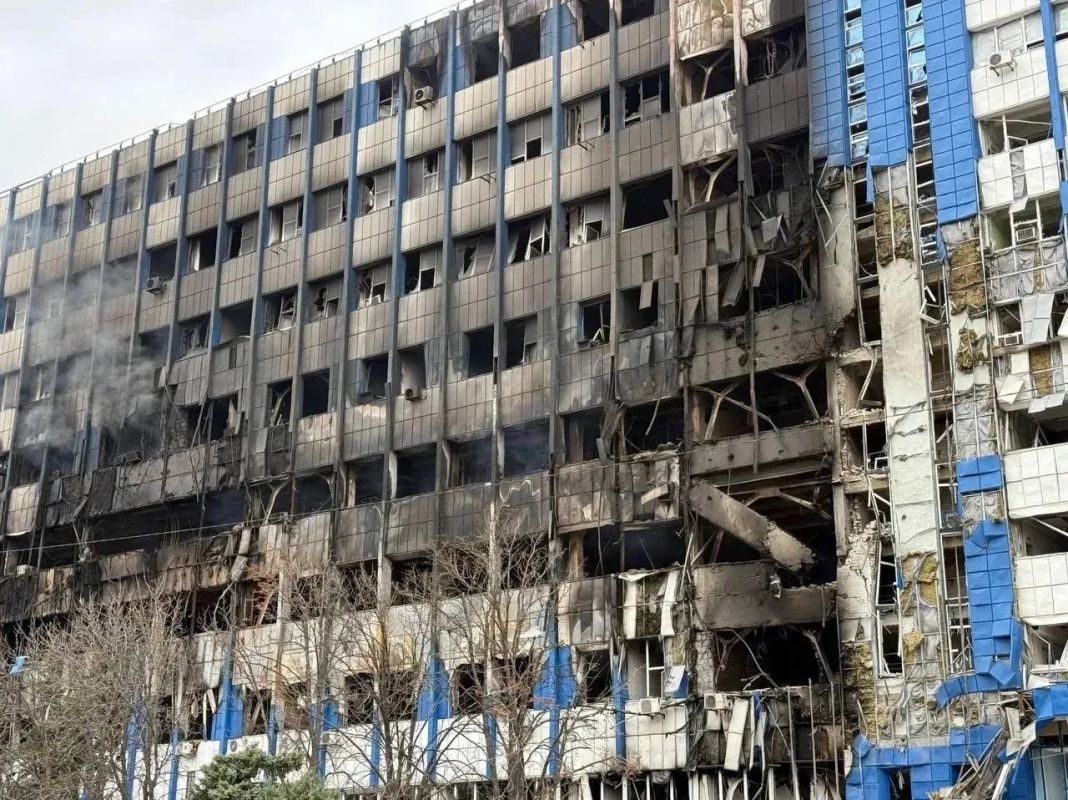 Два инженера погибли из-за удара ВСУ по зданию Луганской телефонной компании