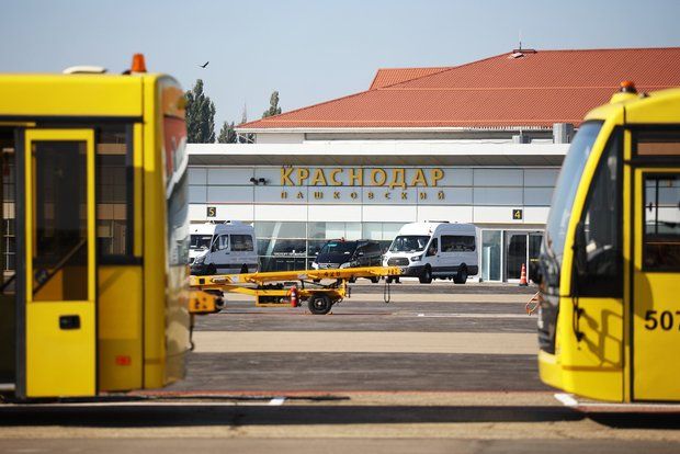 Россияне из Крыма, ЛНР и ДНР застряли в аэропорту Краснодара после отдыха за рубежом