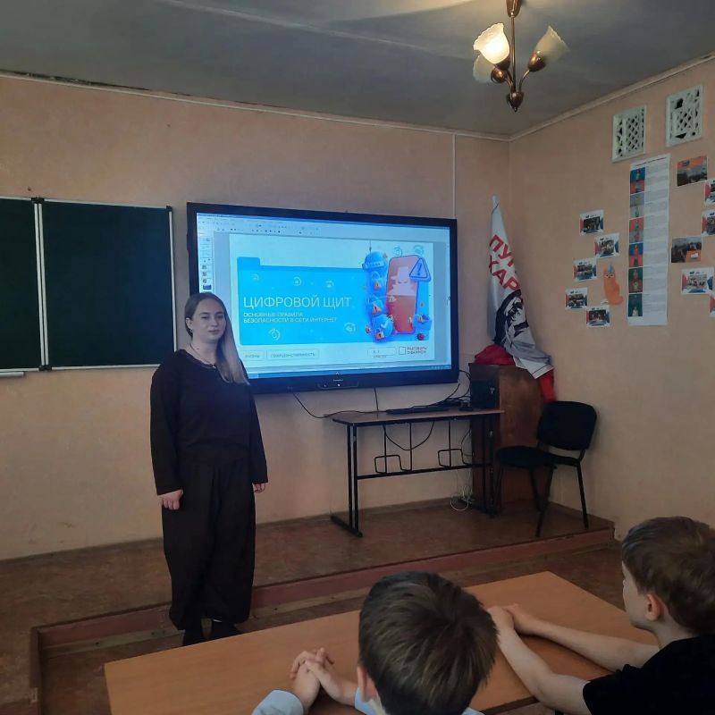 В ЛНР реализуется региональный просветительский проект «Равный равному»