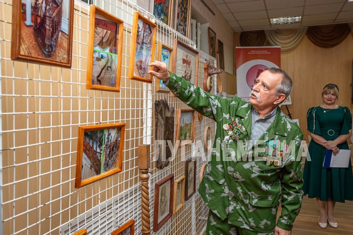 В Луганске открылась выставка изделий из дерева и традиционной росписи мастеров клуба «Левша»